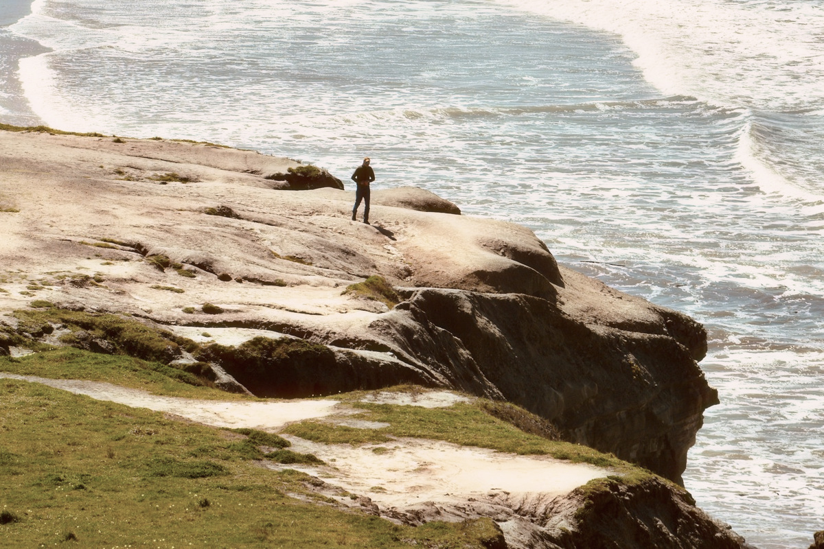 The same coastal photograph with PresetCan’s Portra 400 film-inspired color.